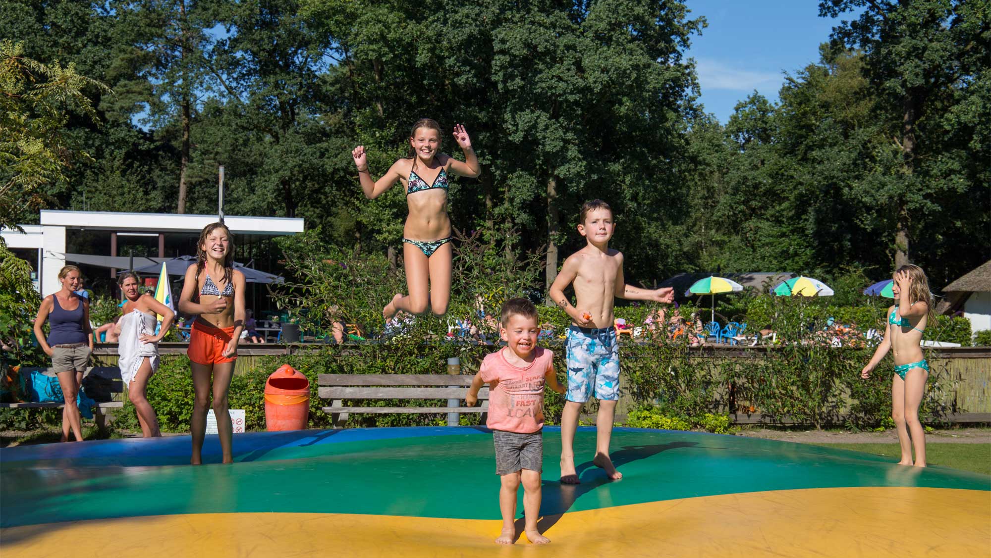 Kinderfeestje bij Molecaten Park De Leemkule Hattem 01 air trampoline
