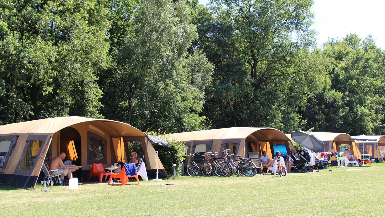 congestie Trek Concurrenten Ingerichte tent op camping De Koerberg in Heerde | Molecaten
